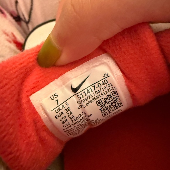 Nike shoe - Picture 5 of 5